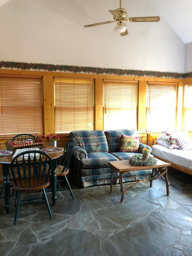 Smokies Bed And Breakfast - Evergreen Cottage Inn Pigeon Forge Exterior photo